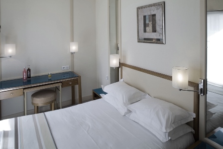 Single Room Street/Patio Side - Hotel les Roches Noires